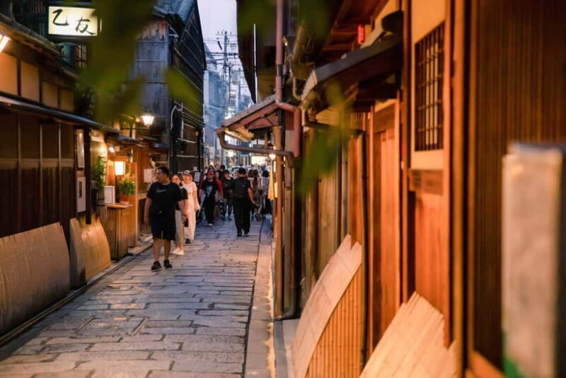 Kyoto: Gion World of the Geisha Guided Walking Tour - Key Points