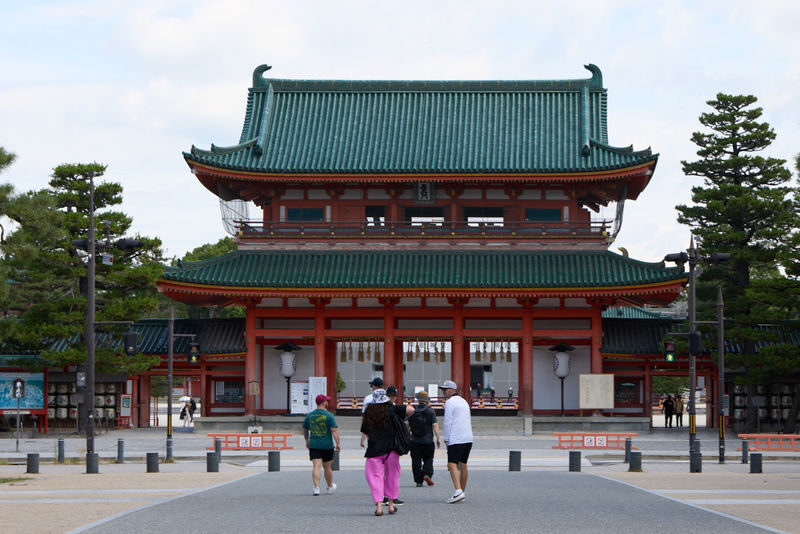 Kyoto Hidden Gems E-Bike Tour Through Backstreets & Temples - What the ride may feel like
