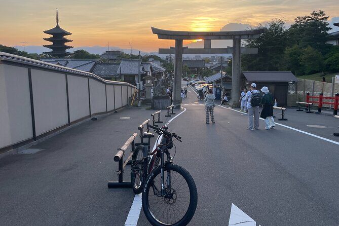 Kyoto Higashiyama Gion Sunset Cycling Tour - Exploring the Kyoto Higashiyama Gion Sunset Cycling Tour in Detail