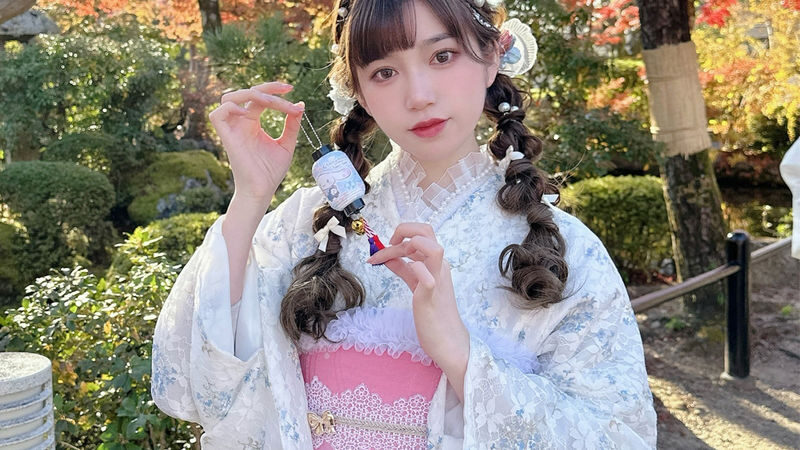 Kyoto Kimono Rental Experience (Optional Elegant Hairstyle/Japanese Makeup/Photography) (Ookini Kimono Rental Yasaka Shrine Gion Store) - Getting Dressed and Ready to Go