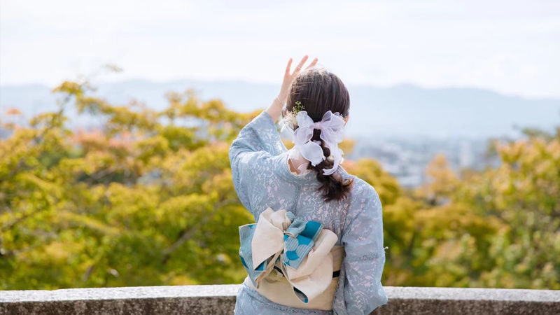 Kyoto Kimono Rental Experience (Optional Elegant Hairstyle/Japanese Makeup/Photography) (Ookini Kimono Rental Yasaka Shrine Gion Store) - From the Fitting Room to Yasaka Shrine
