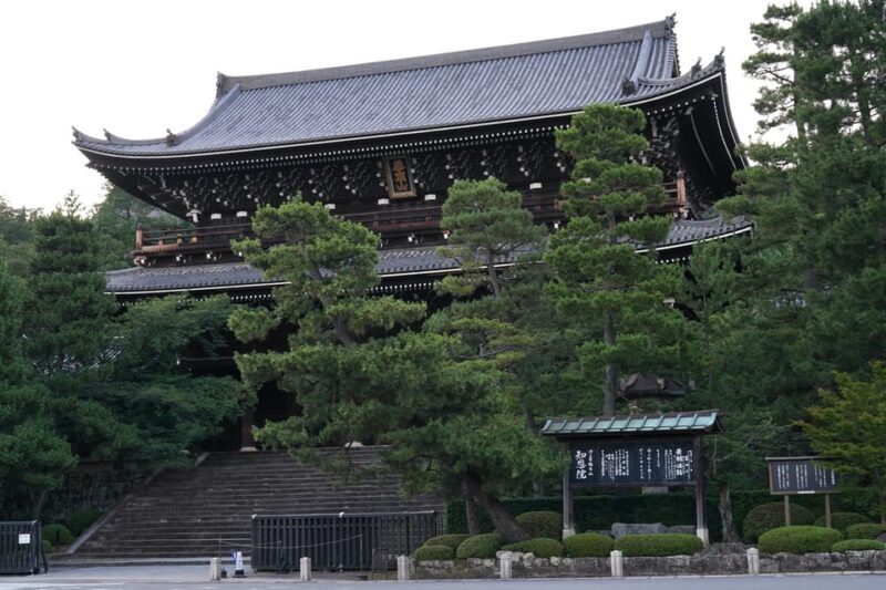 Kyoto: Kiyomizudera, Higashiyama and Yasaka Discovery Tour - Kiyomizudera Temple: Kyoto’s Most Iconic Landmark