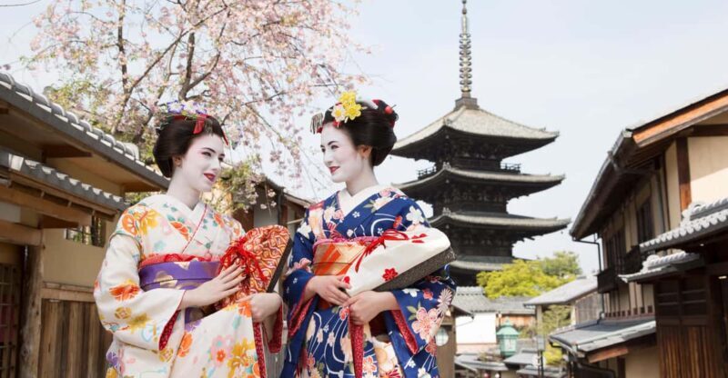 Kyoto : Maiko Makeover stroll and photo shoot experience - A Deep Dive into the Kyoto Maiko Makeover Experience