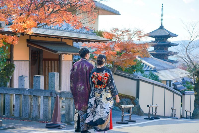 Kyoto: Personalized Commemorative Photo Shoot Service - Hokan-ji Pagoda is your starting point, not the whole story