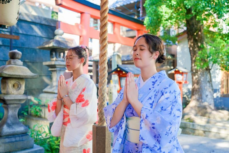 Kyoto: Personalized Commemorative Photo Shoot Service - A photographer helps you look natural, not just well placed