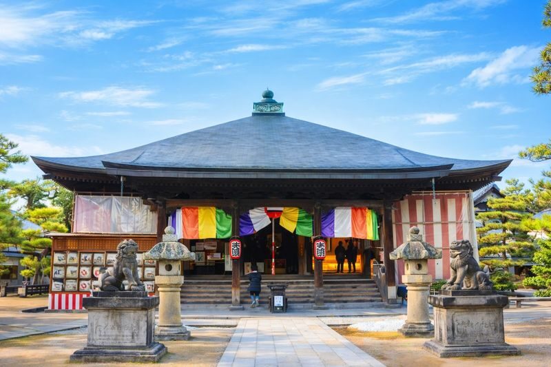 Kyoto Tango Coast Secret: Amanohashidate, Ine Funaya, Ine Bay Day Trip (Departing from Osaka or Kyoto) - Bus convenience versus the freedom to linger