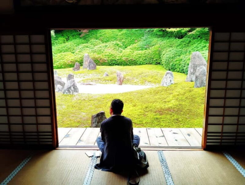 Kyoto: Tofuku-ji Temple and Komyo-in Guided Walking Tour - Key Points