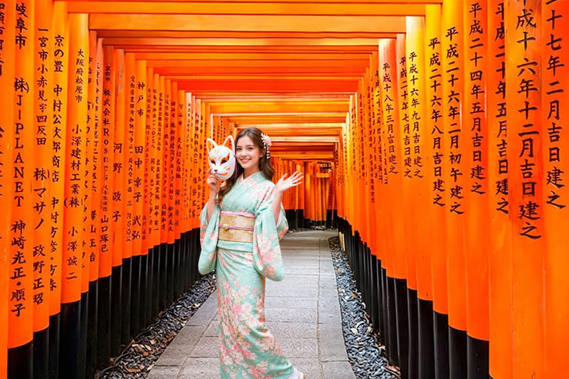 Kyoto World Heritage and Popular Attractions Day Trip: Nijo Castle & Kinkaku-ji (Golden Pavilion) & Fushimi Inari-taisha Shrines Thousand Torii Gates & Arashiyama Togetsukyo Bridge & Kimono Forest & Bamboo Grove (Departure from Osaka or Kyoto) - One day across Kyoto’s far-flung sights