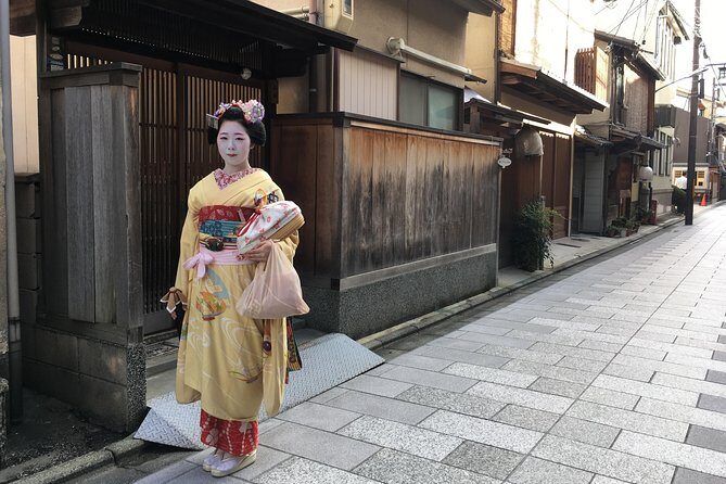 KYOTO's OLD TOWN of GION - Who Would Love This Tour?