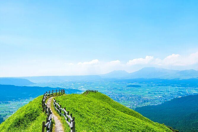 Kyushu Aso Volcano Kusasenri Kurokawa Onsen Day Tour from Fukuoka - The Itinerary in Detail