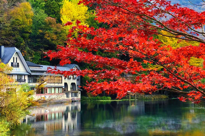 Kyushu Fukuoka Classic Day Tour | Nyoirin-ji Temple & Mt. Yufu & Yufuin & Kinrin Lake & Umi Jigoku (Sea Hell) & Kamado Jigoku (Oven Hell) Day Tour (Chinese and English Tour Guides / Departure from Fukuoka) - Yufuin: two hours to eat, wander and choose