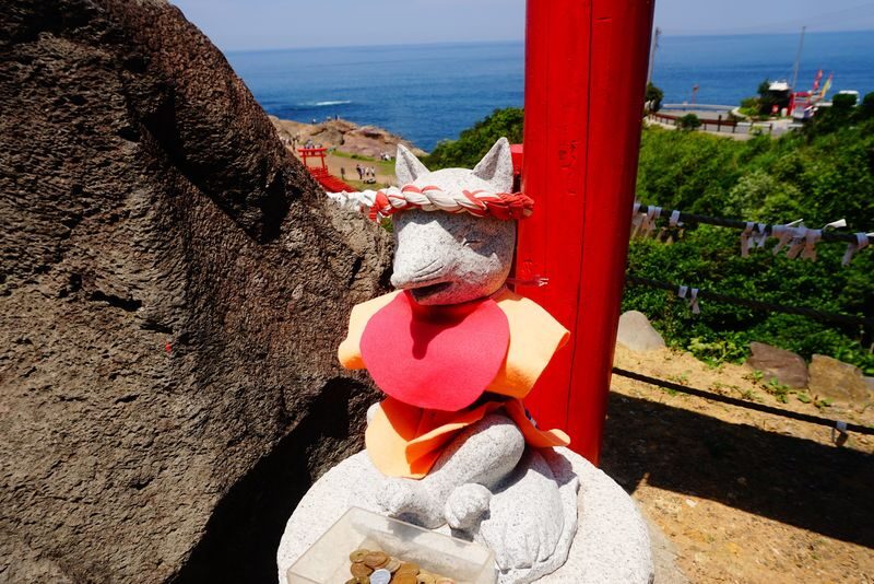 Kyushu: Mojiko & Karato Market & Tsunoshima Bridge & Motonosumi Shrine Day Trip (From Fukuoka) - Karato Market: make lunch part of the sightseeing