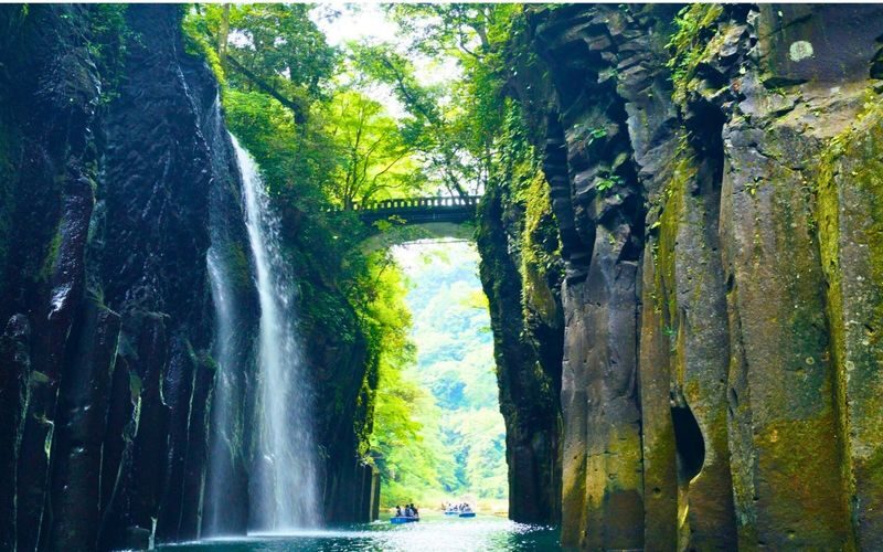 Kyushu: Mount Aso Crater, Kamishikimi Kumanoza Shrine & Takachiho Gorge Day Tour (Departing from Fukuoka) - Long drives, short stops and a guide who keeps things moving