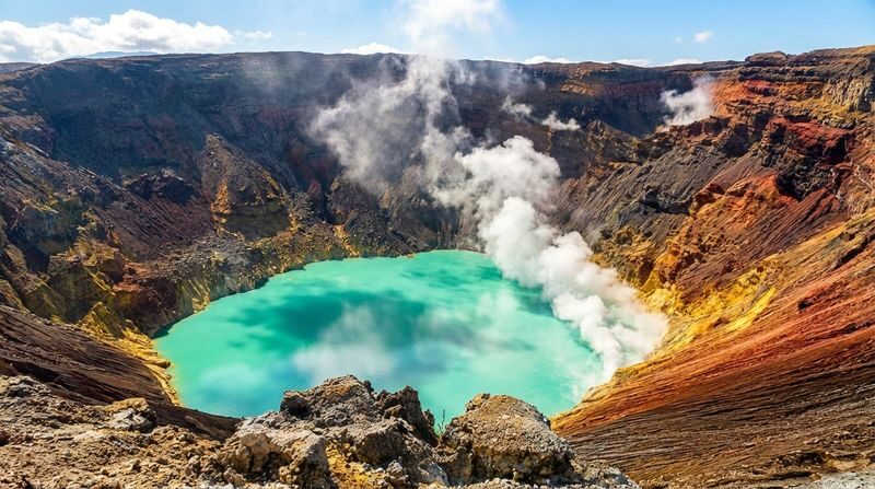 Kyushu Mount Aso, Kamishikimi Kumanoza Shrine & Kurokawa Onsen Day Trip (Departing from Fukuoka/Kumamoto) - What the bus and guide add