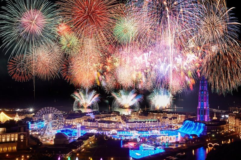 Kyushus Largest Fireworks Display: Huis Ten Bosch & Kyushu Grand Fireworks Festival Day Trip (Departing from Fukuoka) - What the guide does, and what you should handle yourself
