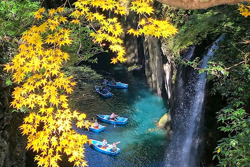 Kyushu Takachiho One-Day Tour | Takachiho Gorge Boat Ride-Kamishikimi Kumanoza Shrine/Takachiho Mini-Train-Mount Aso-Kusasenri (Departing from Kumamoto) - The schedule is efficient, not leisurely