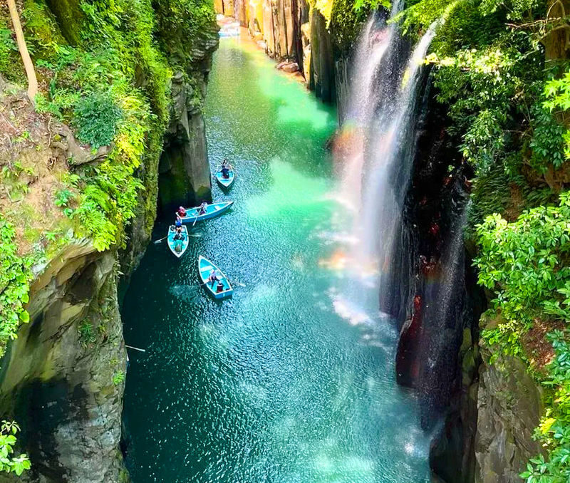 Kyushu Takachiho Secret One-Day Tour: Takachiho Railway + Takachiho Gorge (Boat Experience) + Amano Iwato Shrine - Takachiho Gorge, where the cliffs do the talking