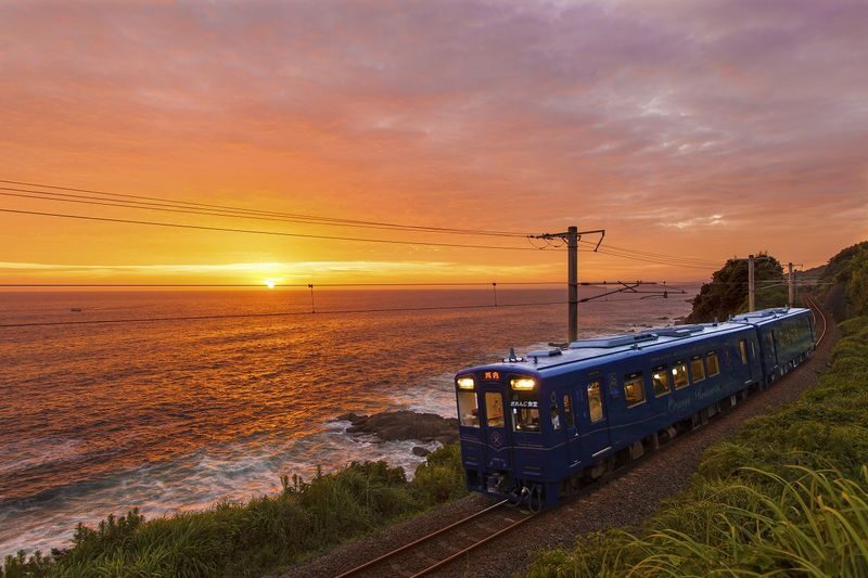 Kyushu Tourist Train "Hisatsu Orange Restaurant" Meal Set Plan 2026 - Who will enjoy this train most