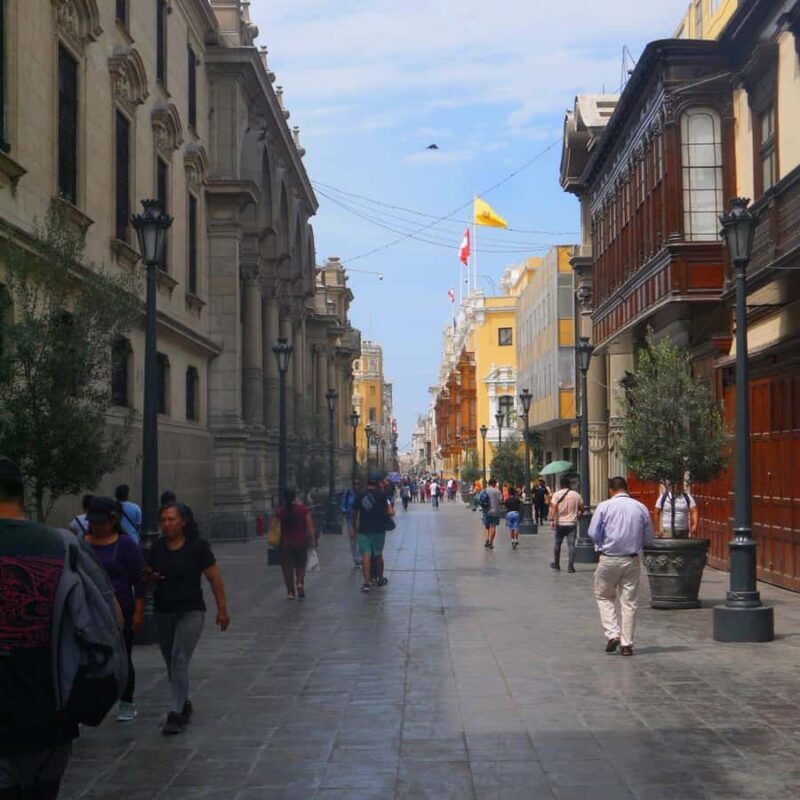 La casa de Aliaga, an alive colonial jewel at Lima center. - Key Points