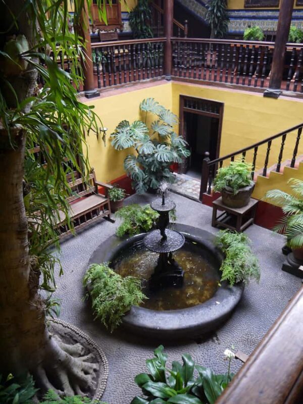 La casa de Aliaga, an alive colonial jewel at Lima center. - FAQ