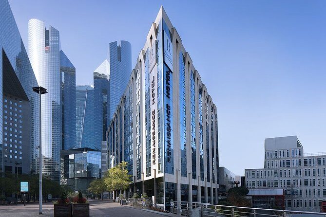 La Defense Private Transfer to Airport or Central Paris - FAQ