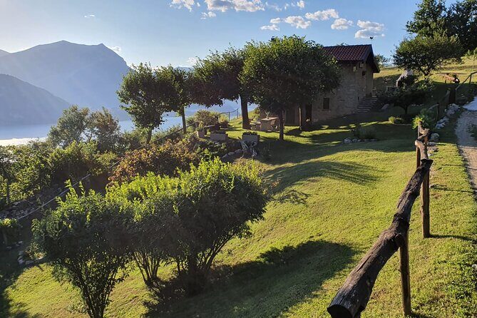 La 'Dolce Vita' Hike to Mountain House with Lake View Aperitivo - Key Points