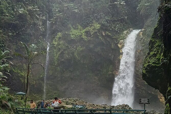 La Fortuna Arenal Hotels TO SJO Airport Private Transfer One Way - Key Points