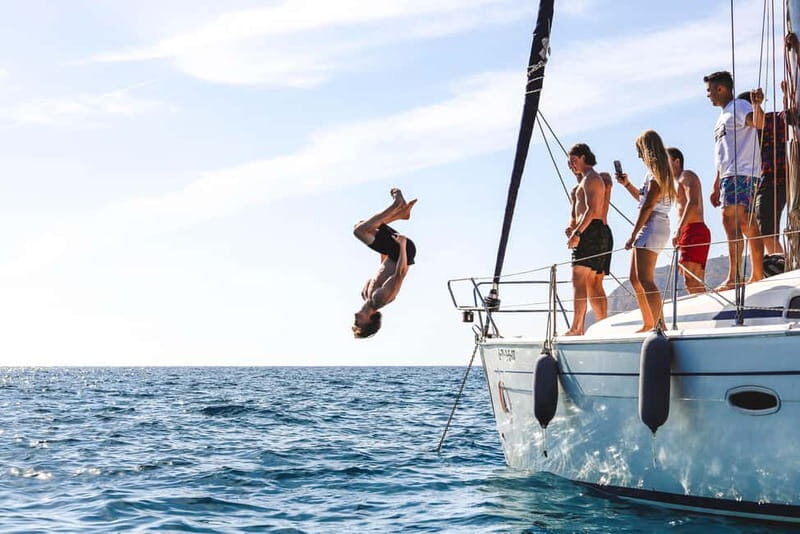 La Herradura: Sailing with a view of dolphins - FAQs