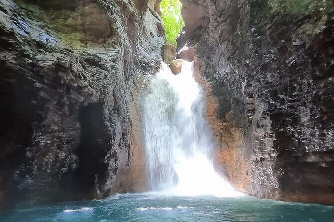 La Leona Waterfall Adventure Guided Hike with Lunch - Key Points