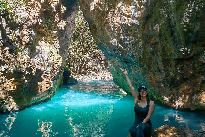 La leona waterfall hike private experince - Experience the Best of Costa Rica’s Nature with the La Leona Waterfall Hike