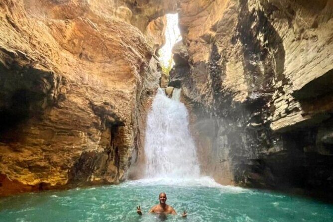 La Leona Waterfall Hiking Tour + Lunch - Key Points