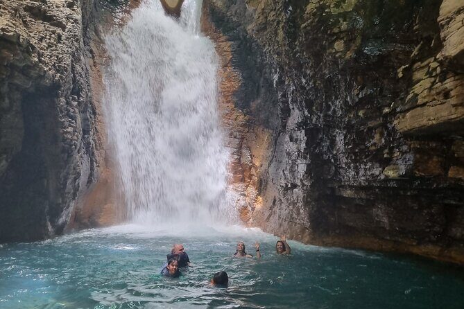 La Leona Waterfall Tour with Lunch From Tamarindo - FAQs
