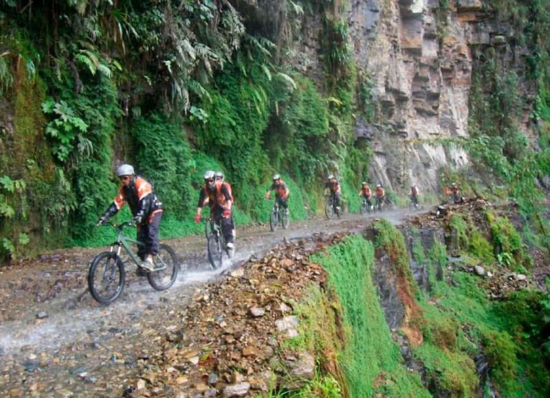 La Paz: 4-Day Death Road by bike and Uyuni Salt Flats Tour - Experience Bolivia’s Wild Side: A 4-Day Tour from La Paz