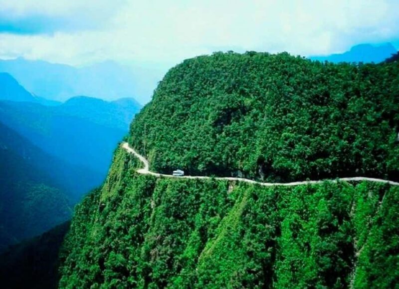 La Paz: 4-Day Death Road by bike and Uyuni Salt Flats Tour - Key Points