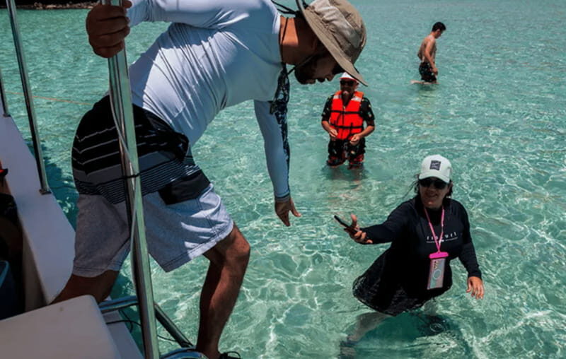 La Paz: Boat ride to Espiritu Santo island and sloop - Authentic Experiences and Common Feedback