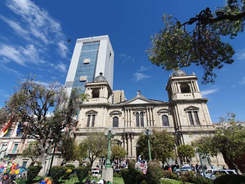 La Paz: City of contrasts. - Key Points