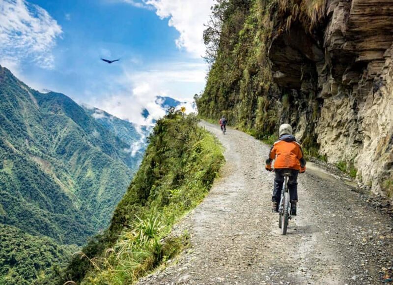 La Paz: Death Road and Uyuni Salt Flats 3-Day Tour - Key Points