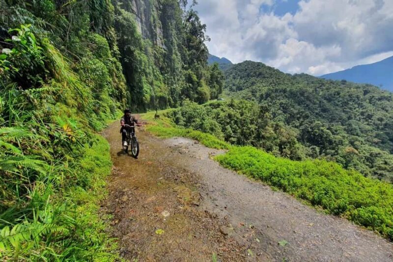 La Paz: Death Road and Uyuni Salt Flats 3-Day Tour - The Adventure Begins: From La Paz to the Death Road