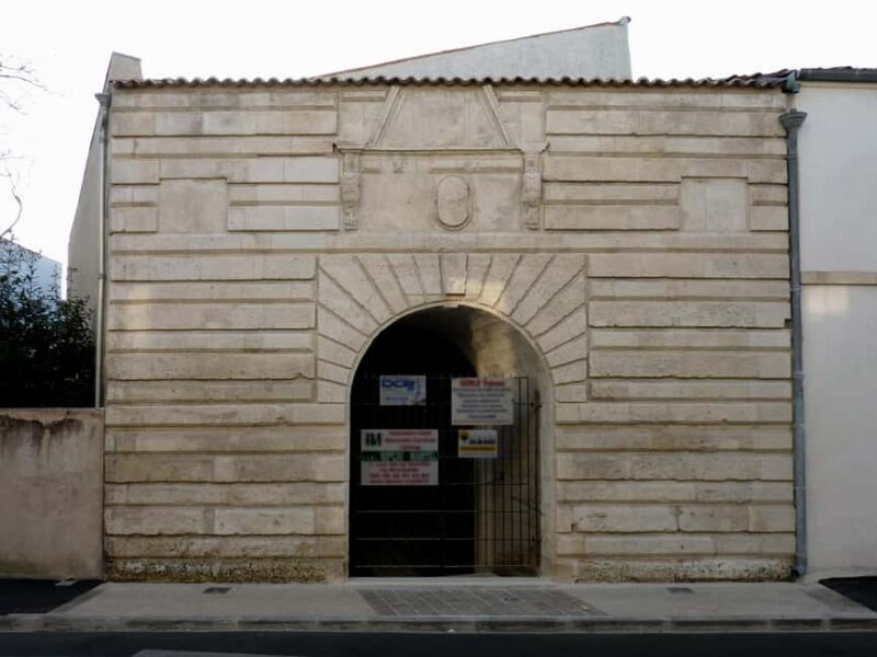 La Rochelle: Siege of La Rochelle Guided Walking Tour - Who Should Do This Tour?