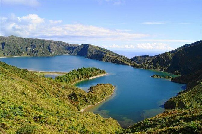 Lagoa do Fogo Walking Tour with Lunch from Ponta Delgada - Exploring Lagoa do Fogo: An Authentic Azorean Experience