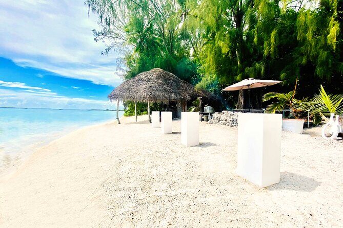 Lagoon Tour + lunch with your feet in the water on a Motu - Exploring Moorea’s Lagoon: An Honest Breakdown