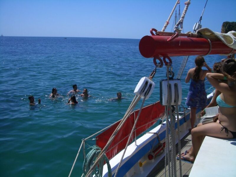Lagos: Sailboat Trip to Ponta da Piedade - A closer look at the Lagos Sailboat Grotto Tour