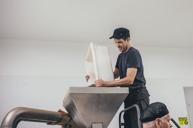 Lahaina Maui Ku'ia Estate Chocolate Factory Experience - Lahaina Maui Kuia Estate Chocolate Factory Experience: A Deep Dive into the Art of Chocolate