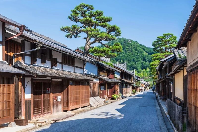 Lake Biwa Secret Scenery Pilgrimage Day Trip | Shirazu Shrine, Observation Deck/Sanzen-in Temple, Floating Temple, La Collina - La Collina for architecture, Baumkuchen and a breather