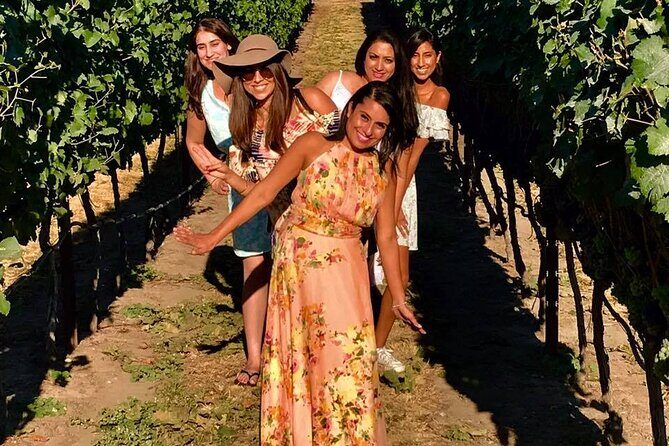 Lake Country Full Day Lunch Wine Tour-Incl. Tastings & Guide Grat - Experience the Best of Kelowna & Okanagan Valley with the Lake Country Full Day Lunch Wine Tour