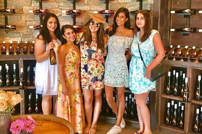 Lake Country Full Day Lunch Wine Tour-Incl. Tastings & Guide Grat - Key Points