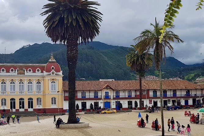Lake Guatavita, Zipaquirá Salt Cathedral and Colonial Towns Tour - Key Points