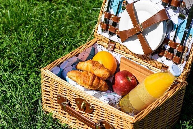 Lake Louise Picnic Experience - Key Points