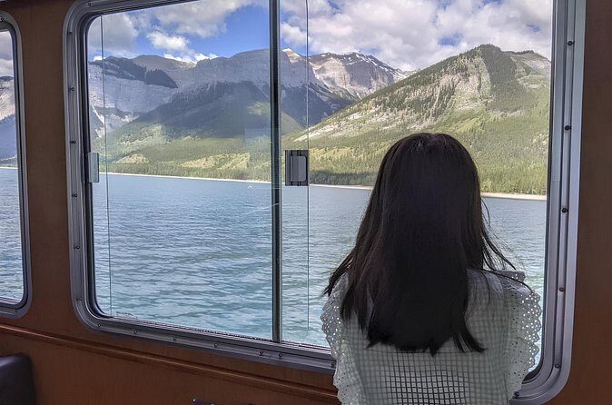 Lake Minnewanka and Johnston Canyon Small Group Half Day tour - The Role of the Guide and the Tour’s Educational Value