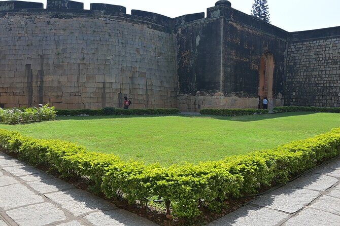 Lalbagh+Bull Temple+Tipu Palace+Market+Lunch=Bangalore City Tour - References